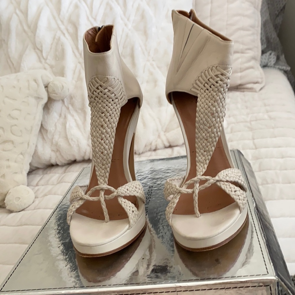 Sigerson Morrison off white leather heels 3”